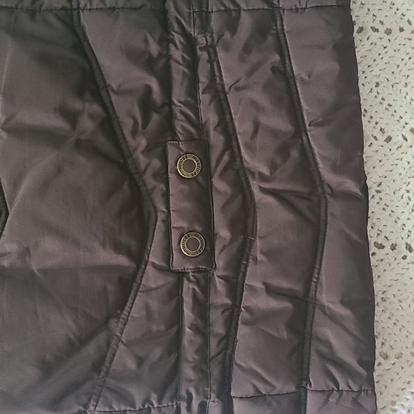 Brown sleeveless puffer vest medium - Picture 5 of 9